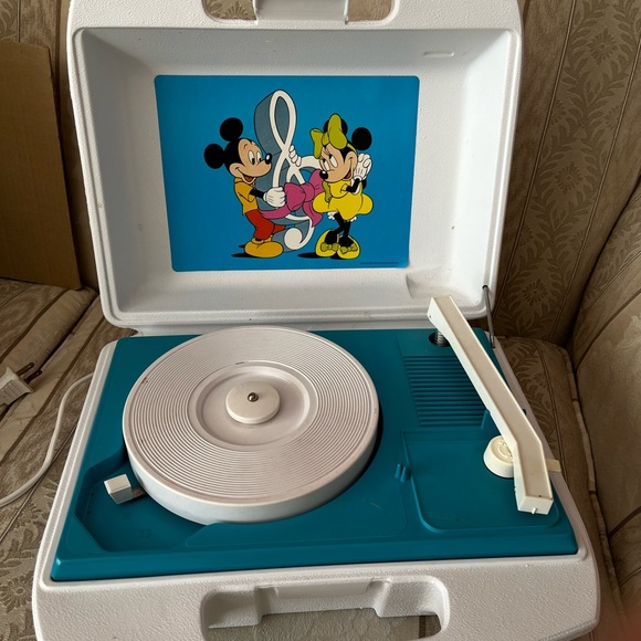Vintage Mickey & Minnie Mouse Record player - Picture 5 of 7